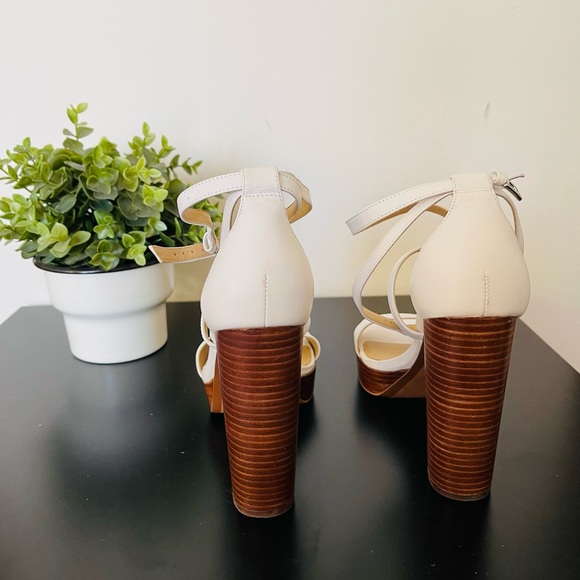 Michael Kors heels - Picture 2 of 3